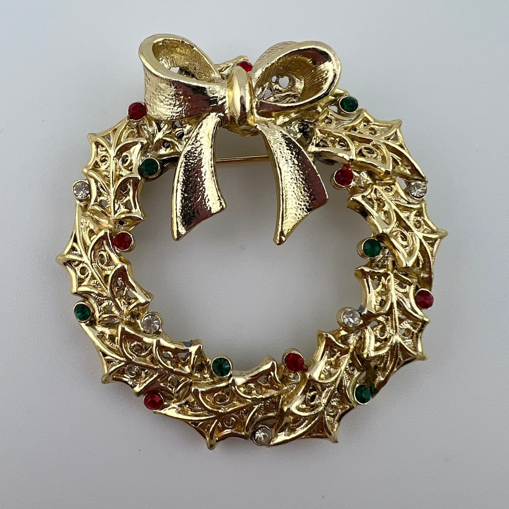Vintage TancerII Christmas Wreath Brooch Gold Tone Holly Berries Bow Rhinestones
